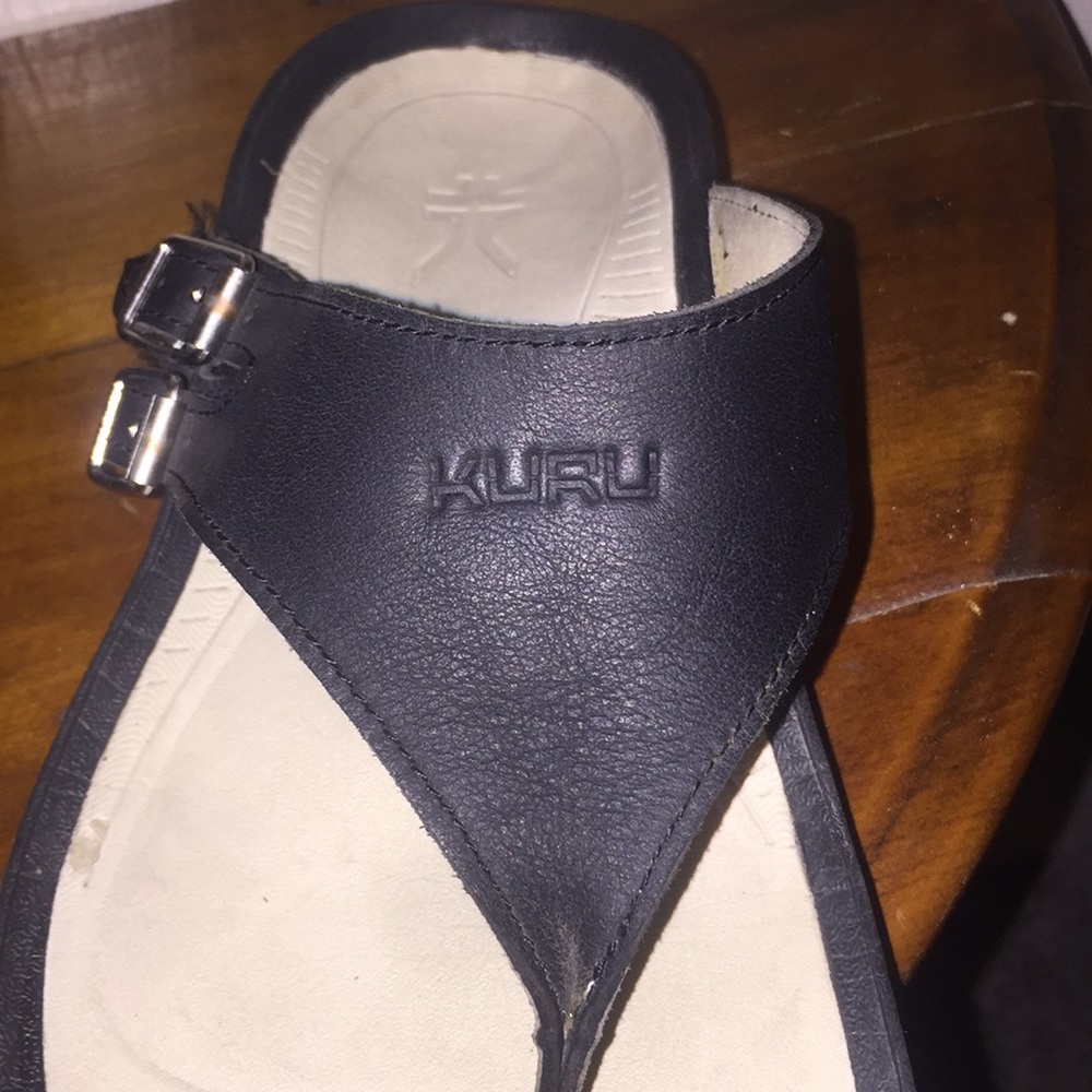 Kuru leather buckle sandals. Size 8.5